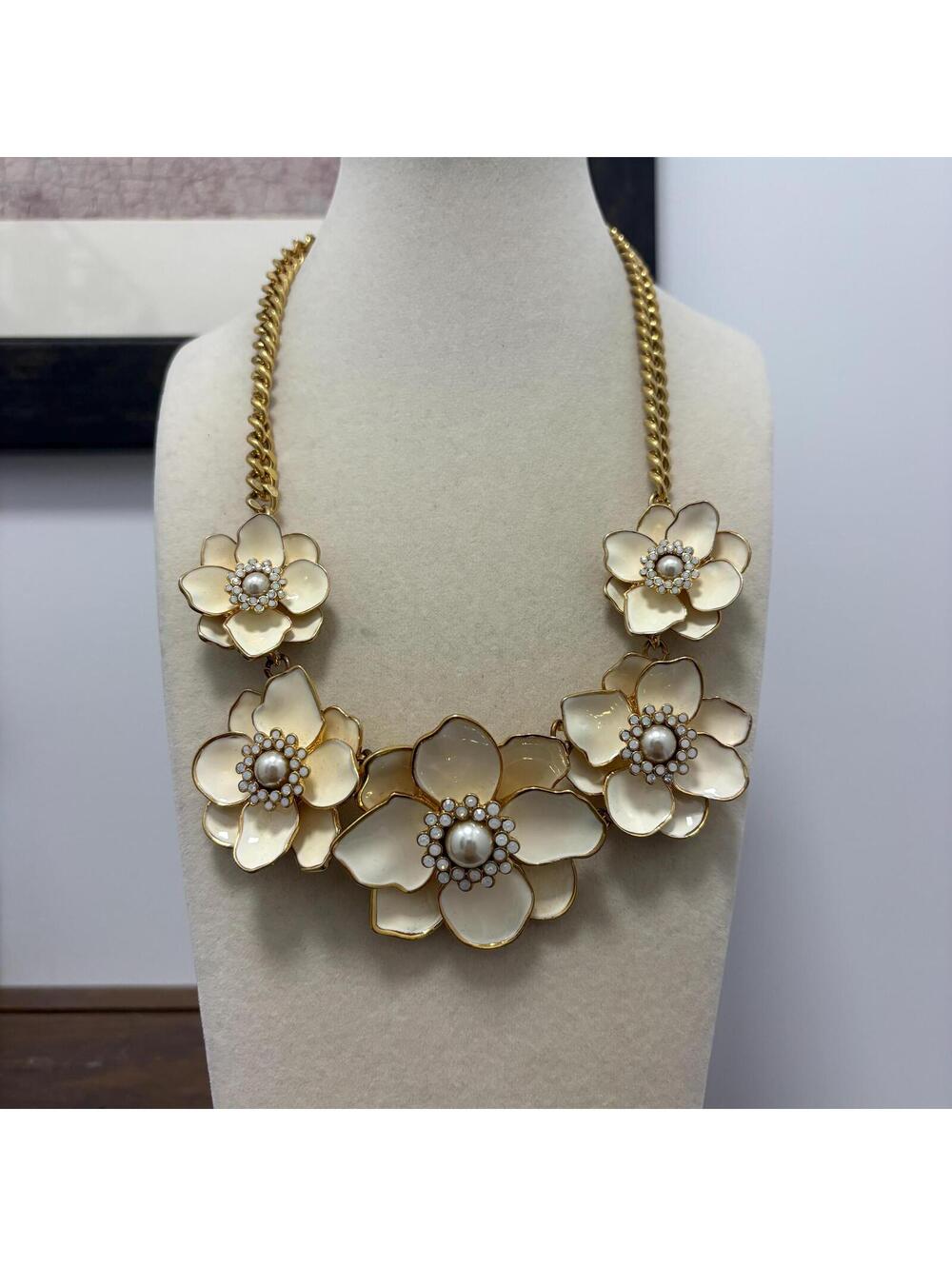 Vintage Chunky Joan Rivers Dogwood Bouquet Gold Tone Garden Flower Necklace 16"